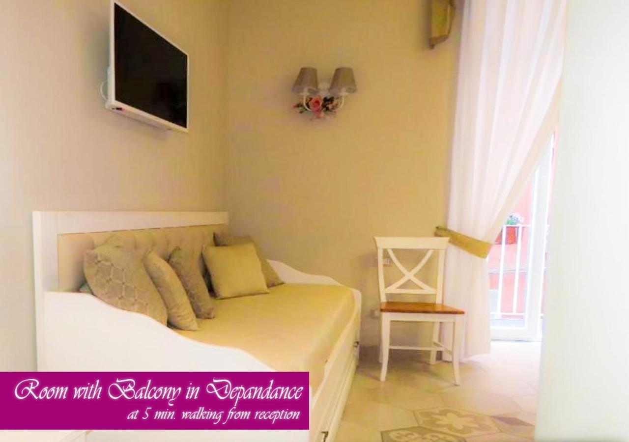 Bed & Breakfast Medea Napoli Bagian luar foto