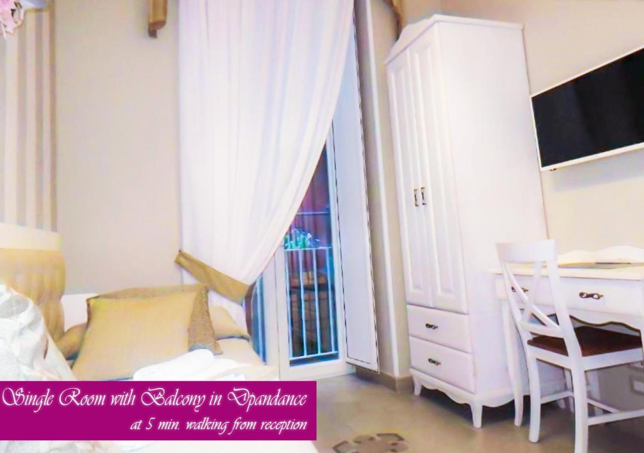 Bed & Breakfast Medea Napoli Bagian luar foto