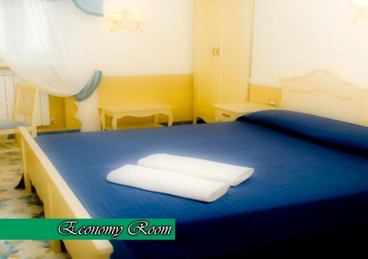 Bed & Breakfast Medea Napoli Bagian luar foto