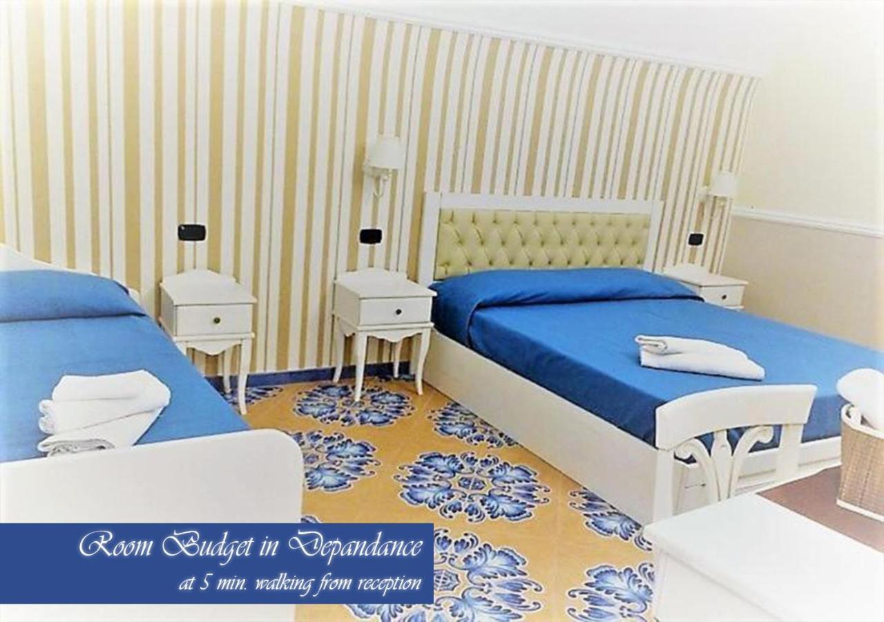 Bed & Breakfast Medea Napoli Bagian luar foto